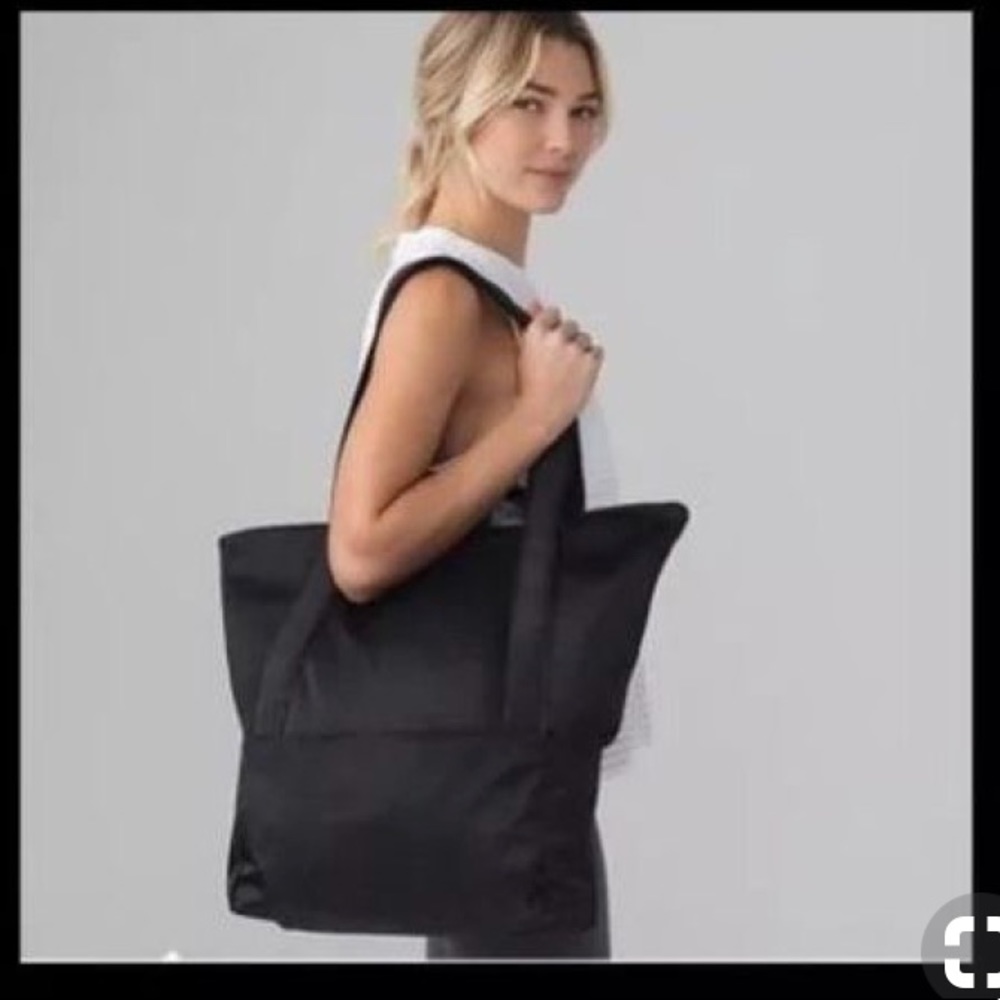 Lululemon Hot Mesh Tote